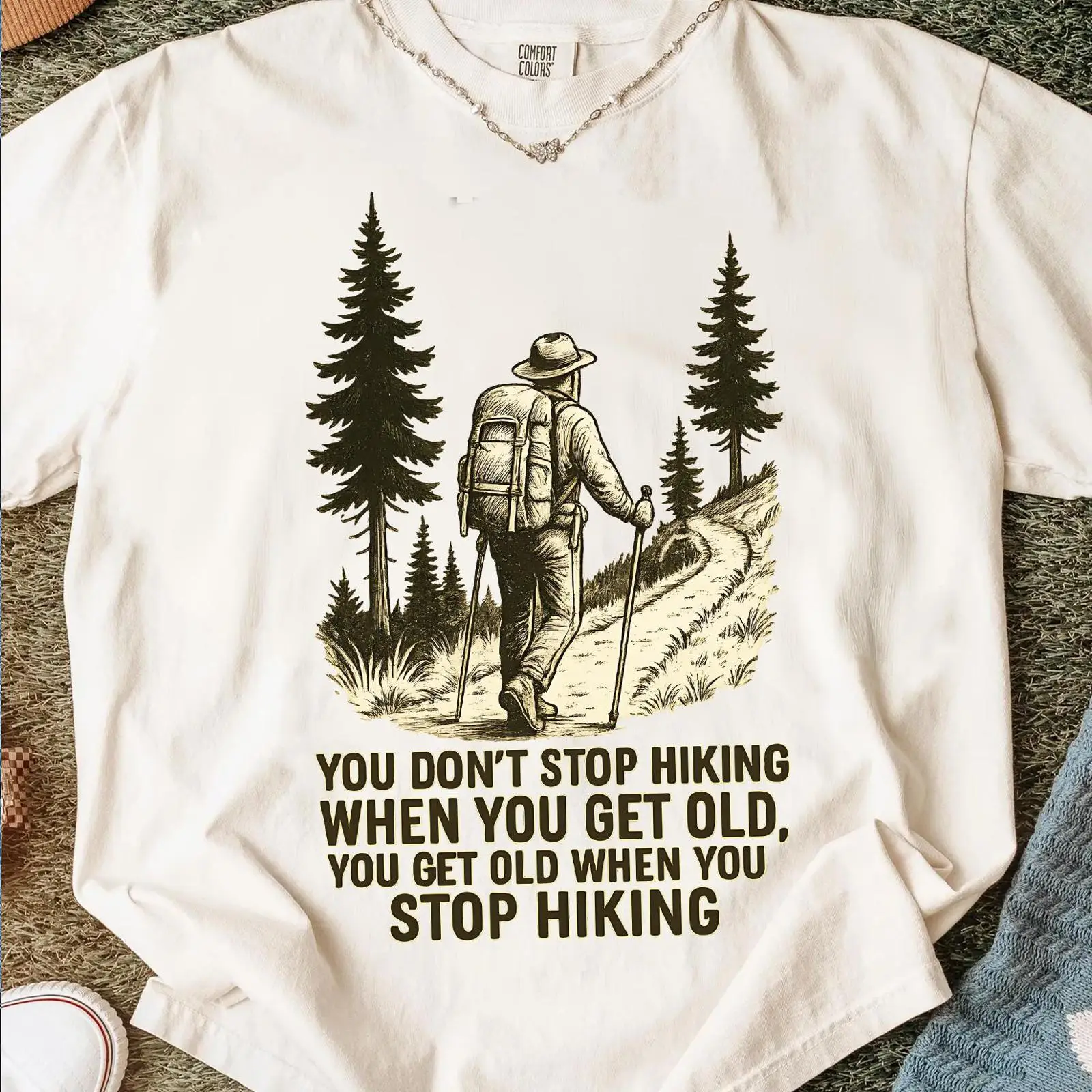 You Don't Stop Hiking When Get - Outdoor Adventure Quotes Short 评论和价格